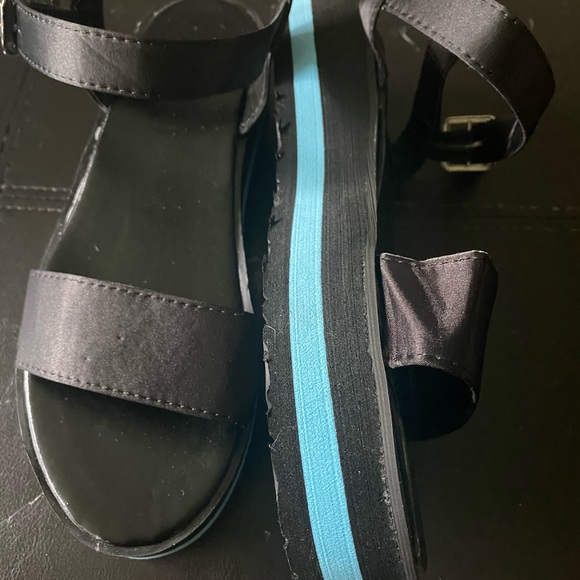 Sandals - Picture 3 of 4